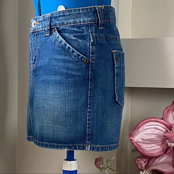The Cove woman blue denim zipper front closure mini skirt. Size L. Pre-owned. - Picture 2 of 12